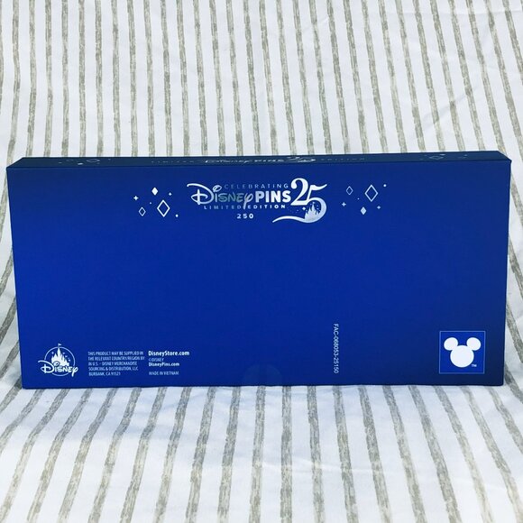 Yesterday to Today Train 4-Pin Boxed Set Limited Edition 250 LE 250 Disney - Picture 3 of 4